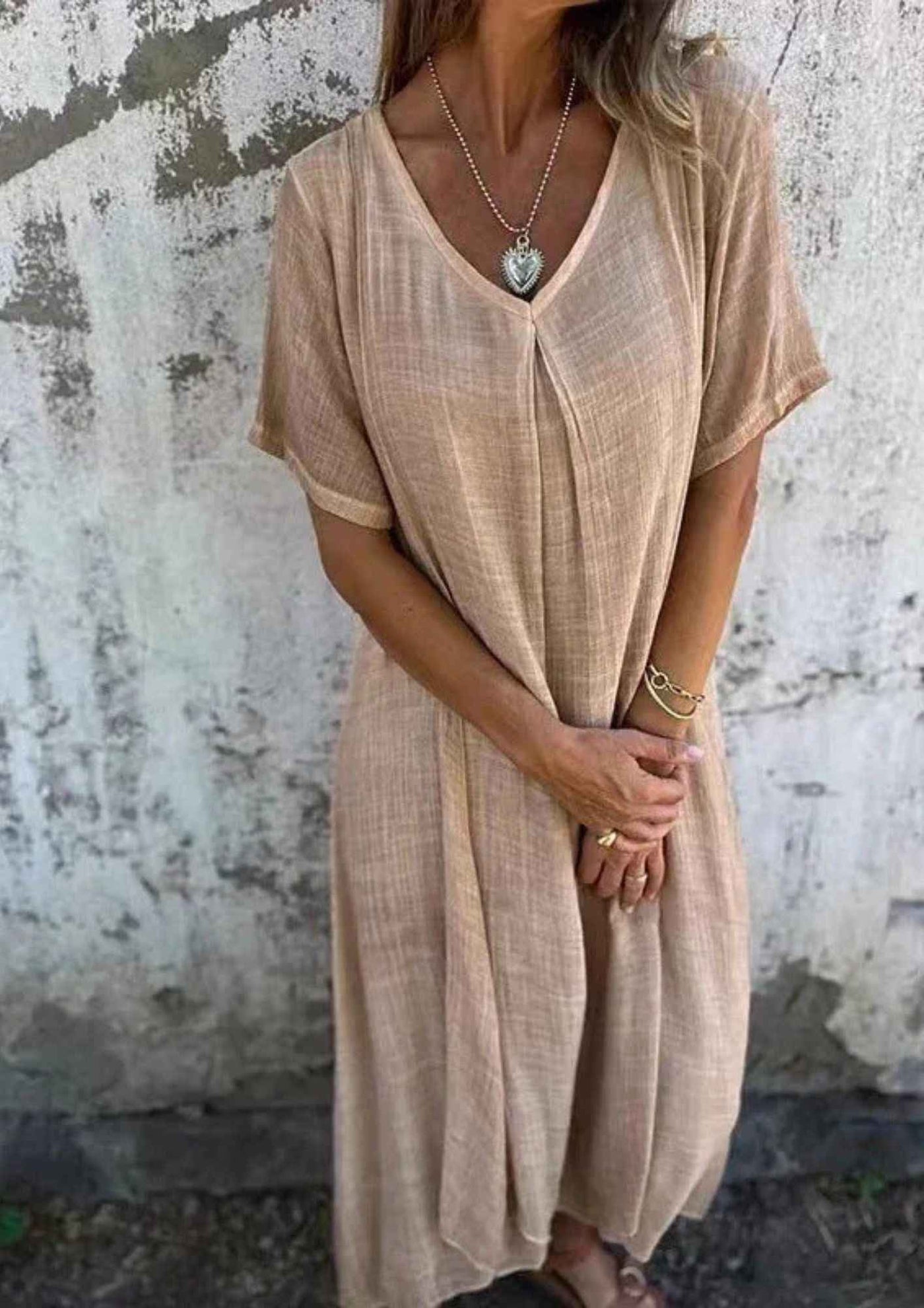 Breathable dress for everyday wear with a relaxed fit.