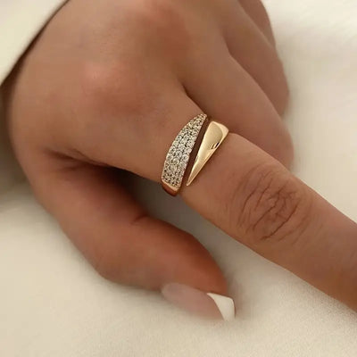 Elegant Gold Ring with Sparkling Stones