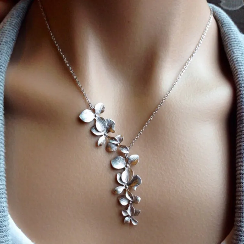 Elysara™ | Timeless Silver Floral Necklace